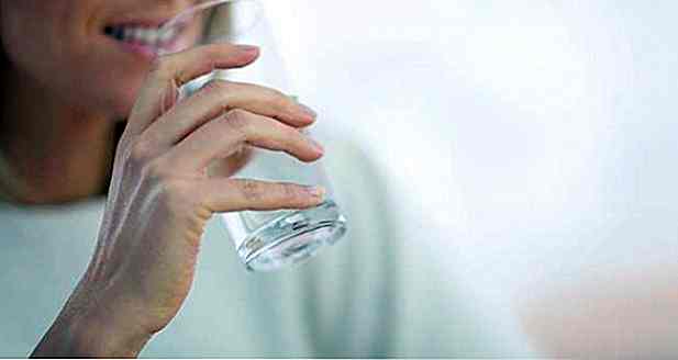 10 benefici del bere acqua di digiuno