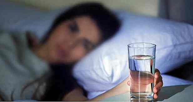 Trinkwasser vor dem Schlafen ist es OK?