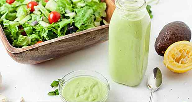 Lernen Sie, eine köstliche Soße für natürlichen Avocado-Salat zu machen