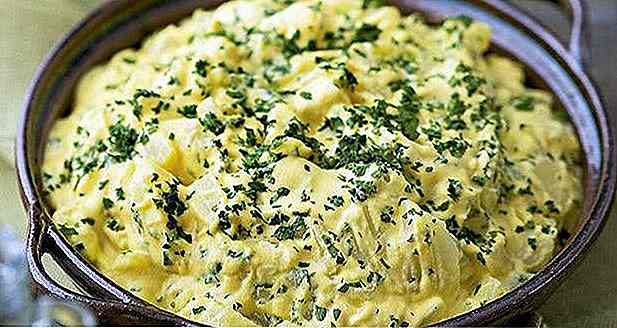 10 recettes de salade de pommes de terre avec la lumière d'oeufs