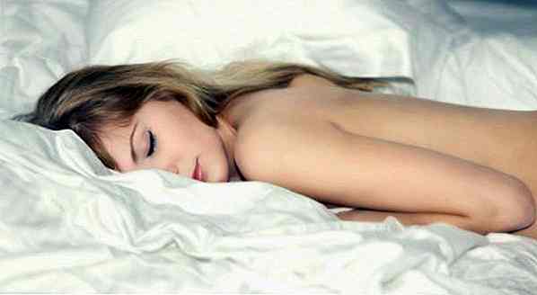 Schlafen nackt kann Fruchtbarkeit und Gewichtsverlust helfen