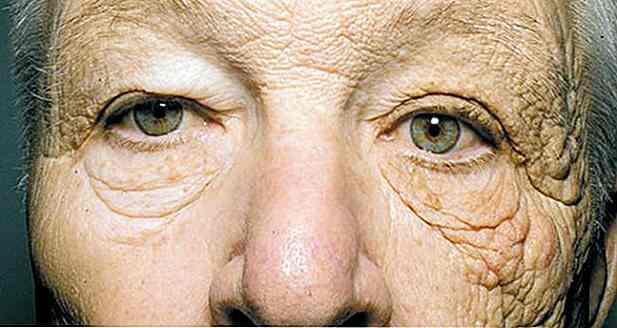 Atemberaubendes Foto des Älteren Scans die Notwendigkeit für den Gebrauch des Sunscreen