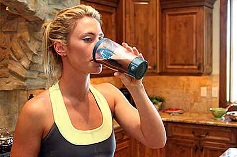 Prendre des protéines de lactosérum avec du lait ou avec de l'eau?